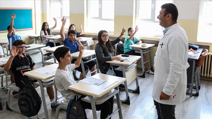 Milyonlarca öğretmen adayına büyük müjde! Bakan Tekin 10 bin atama için tarih verdi 6